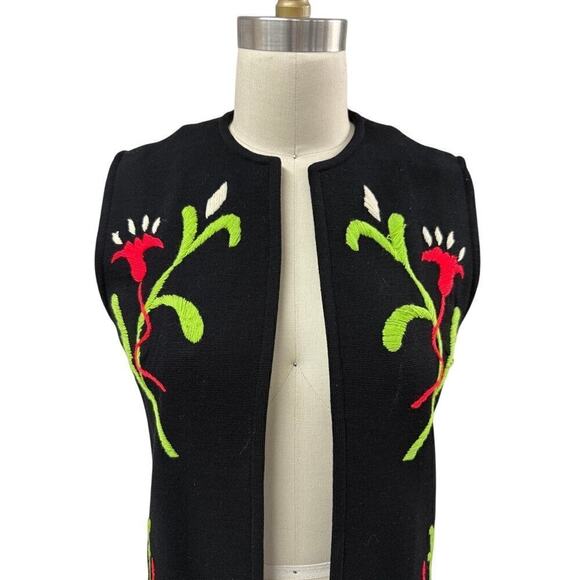 VTG Di Costa 100% Wool Long Black Sweater Vest Embroidered Floral Pattern Sz 8 - Picture 3 of 7